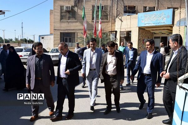 جمع آوری و ارسال اقلام بهداشتی و خوراکی از سوی آموزش و پرورش ناحیه 3 اهواز  به مناطق سیل زده الهایی
