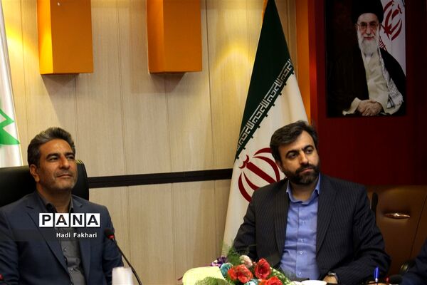 نشست مدیرکل آموزش و پرورش با اعضای مجلس دانش‌آموزی شهرستان‌های استان تهران