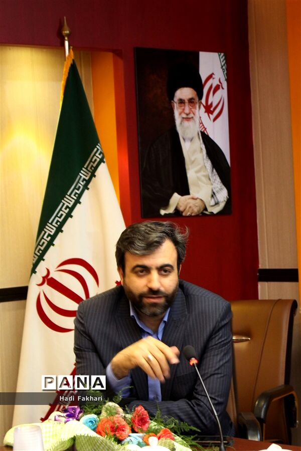 نشست مدیرکل آموزش و پرورش با اعضای مجلس دانش‌آموزی شهرستان‌های استان تهران