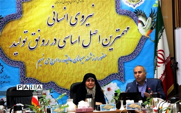 معاون آموزش متوسطه تهران: واگذاری اختیار به مدارس زیر نظام رهبری است
