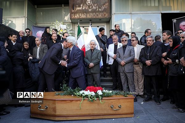 تشییع پیکر بهمن کشاورز