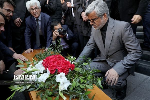 تشییع پیکر بهمن کشاورز