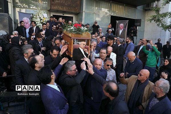 تشییع پیکر بهمن کشاورز