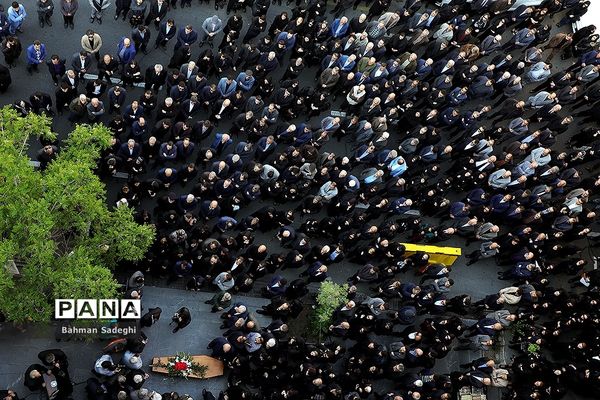 تشییع پیکر بهمن کشاورز