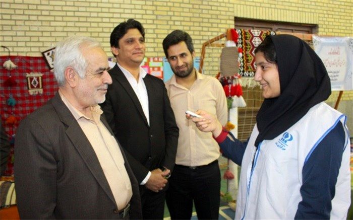 مشاوران و معلمان  نقش مهمی در رشد و شکوفایی استعداد های دانش آموزان ایفا می کنند