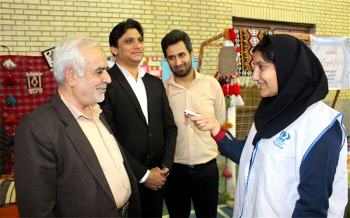 مشاوران و معلمان  نقش مهمی در رشد و شکوفایی استعداد های دانش آموزان ایفا می کنند