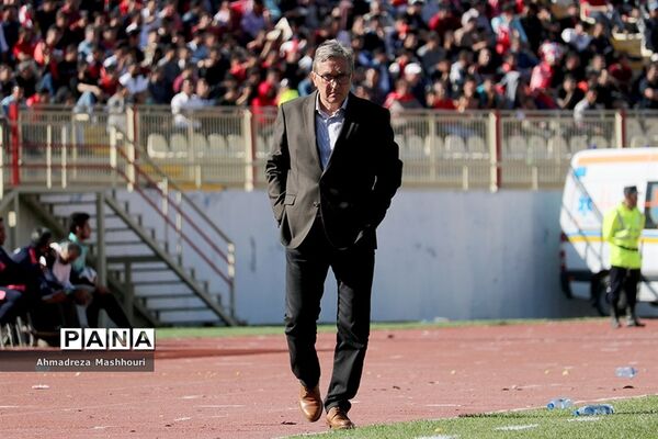 دیدار تیم‌های تراکتورسازی تبریز و  پرسپولیس تهران
