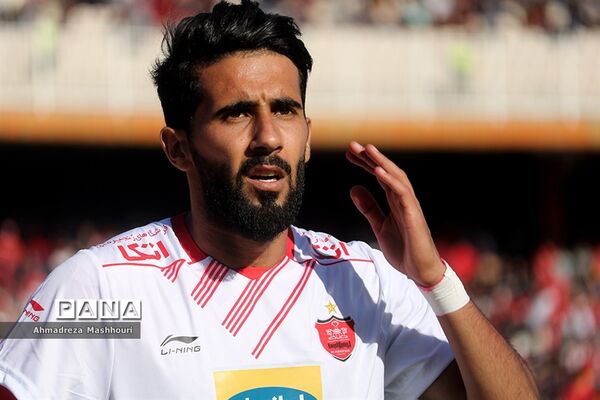 دیدار تیم‌های تراکتورسازی تبریز و  پرسپولیس تهران