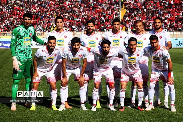 دیدار تیم‌های تراکتورسازی تبریز و  پرسپولیس تهران