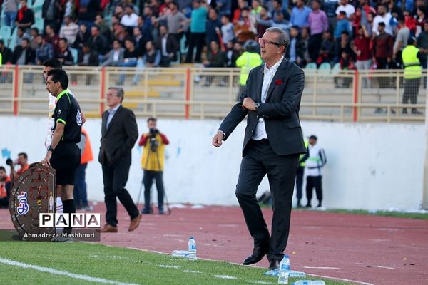 دیدار تیم‌های تراکتورسازی تبریز و  پرسپولیس تهران