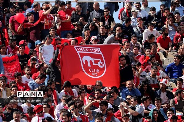 دیدار تیم‌های تراکتورسازی تبریز و  پرسپولیس تهران