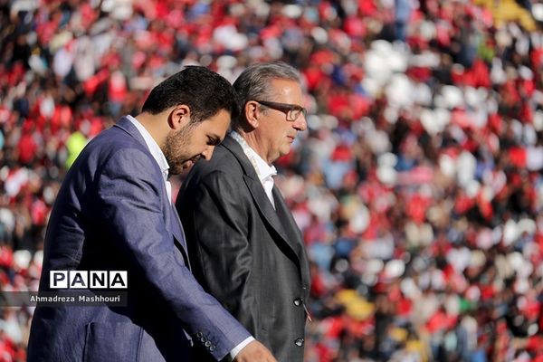 دیدار تیم‌های تراکتورسازی تبریز و  پرسپولیس تهران