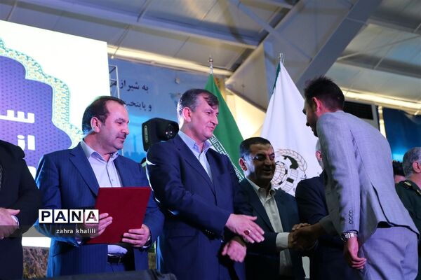 چرخ عظیم رونق ایران در دستان کارگران زحمتکش