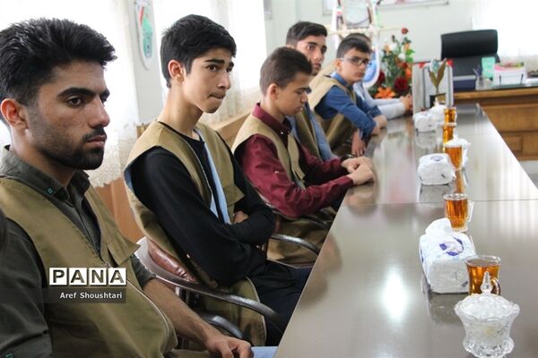دیدار  پیشتازان و خبرنگاران پانا با رئیس سازمان دانش‌آموزی استان به مناسبت هفته معلم