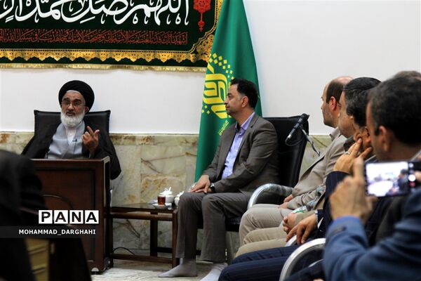 دیدار معلمان برتر استان با آیت الله سعیدی