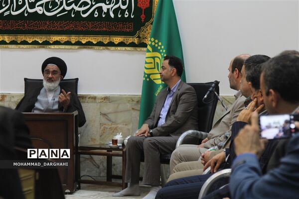 دیدار معلمان برتر استان با آیت الله سعیدی