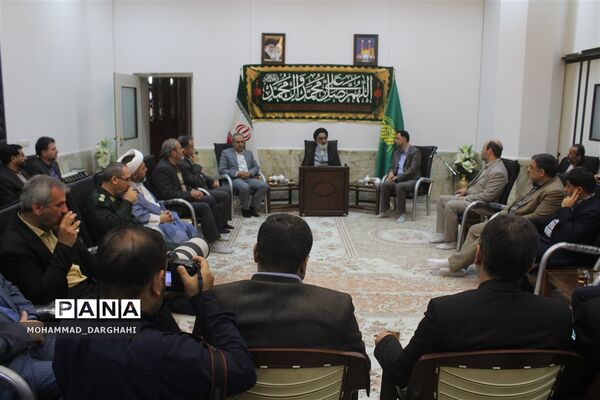 دیدار معلمان برتر استان با آیت الله سعیدی