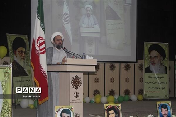 همایش تجلیل از مقام شامخ معلم و تکریم معلمان منتخب استانی