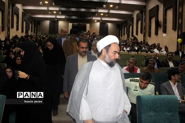 همایش تجلیل از مقام شامخ معلم و تکریم معلمان منتخب استانی