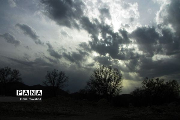 قلم سفید آسمان