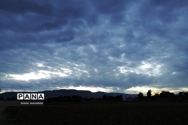 قلم سفید آسمان