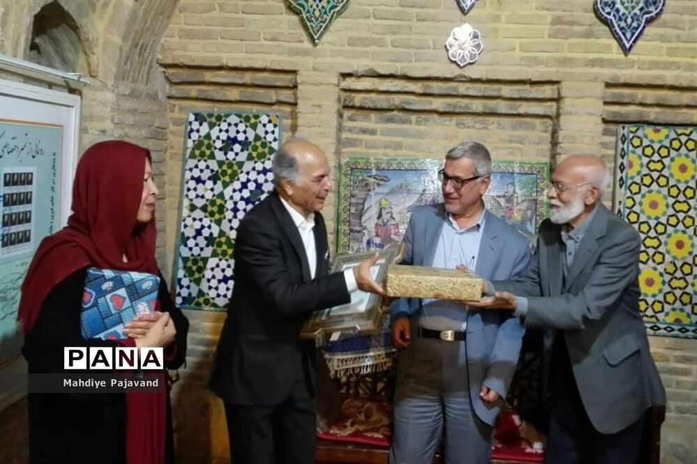 مراسم رونمایی از کتاب فرهنگ واژه ها و اصطلاحات شیرازی همزمان با هفته شیراز