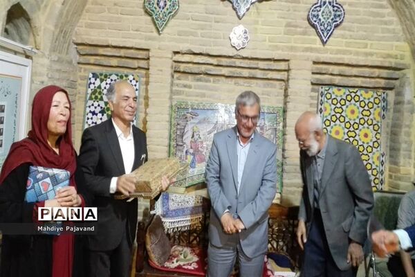 مراسم رونمایی از کتاب فرهنگ واژه ها و اصطلاحات شیرازی همزمان با هفته شیراز