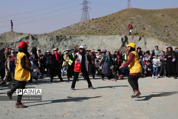 حضور شهروندان شهرقدس در مراسم کوهپیمایی خانوادگی