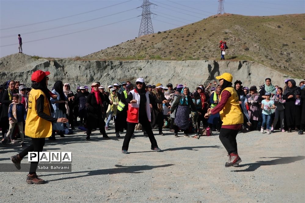 حضور شهروندان شهرقدس در مراسم کوهپیمایی خانوادگی