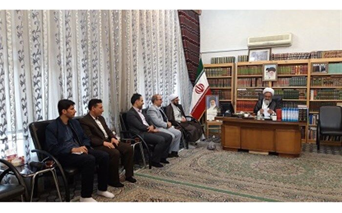 معلمان نقش مهمی در سرنوشت جامعه ایفا می کنند