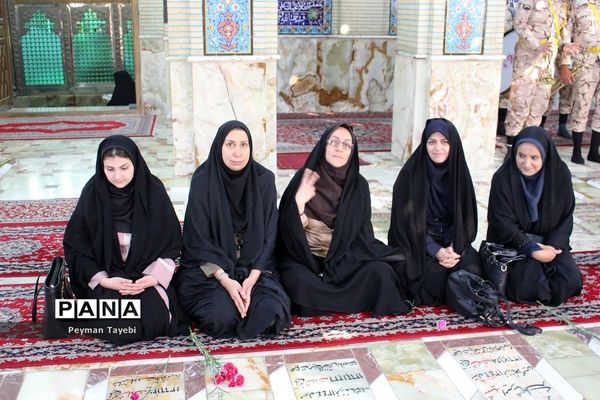 برگزاری مراسم تجدید میثاق با شهدا به مناسبت هفته معلم در سمنان