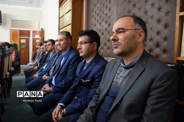 دیدار فرهنگیان و معلمین منتخب استان با امام جمعه تبریز