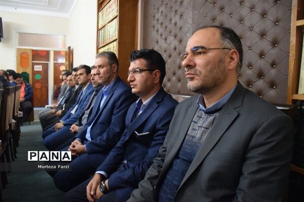 دیدار فرهنگیان و معلمین منتخب استان با امام جمعه تبریز
