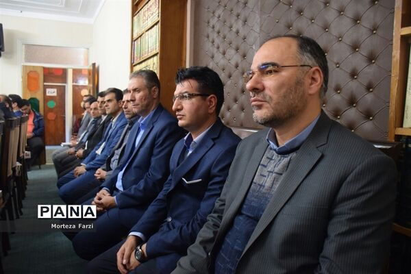 دیدار فرهنگیان و معلمین منتخب استان با امام جمعه تبریز