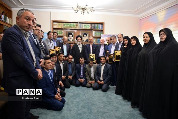 دیدار فرهنگیان و معلمین منتخب استان با امام جمعه تبریز