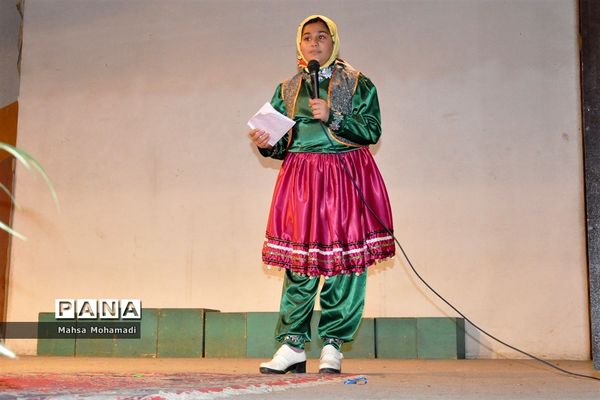 تجلیل از مربیان و اعضای برگزیده تشکلات پیشتازان و هلال احمر در بابل