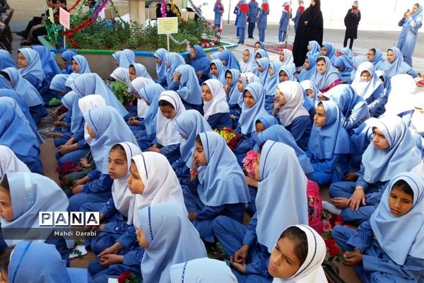 نواختن زنگ سپاس معلم در دبستان شیخ عاملی شهرستان فردوس