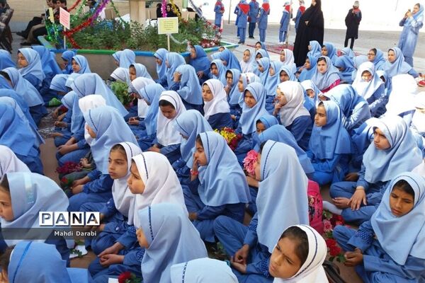 نواختن زنگ سپاس معلم در دبستان شیخ عاملی شهرستان فردوس