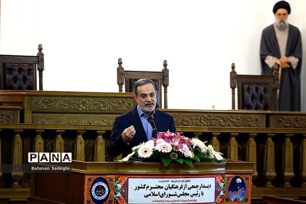 دیدار جمعی از فرهنگیان با رئیس مجلس شورای اسلامی