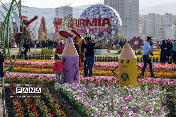 نهمین جشنواره گل‌ها در ارومیه