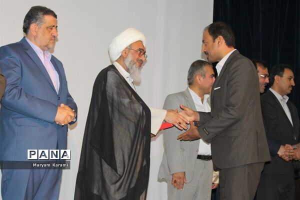 تقدیر از معلمان برتر استانی و منطقه ای آموزش و پرورش  استان بوشهر-2