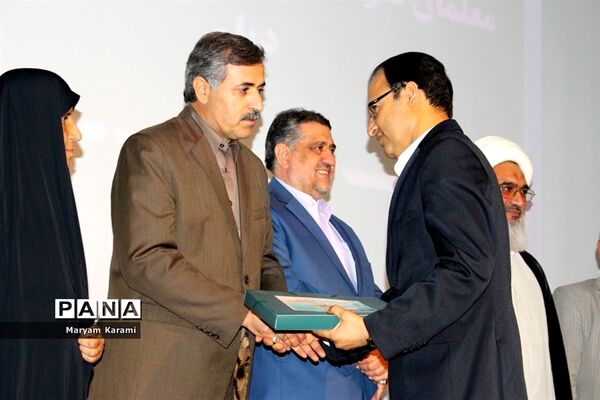 تقدیر از معلمان برتر استانی و منطقه ای آموزش و پرورش  استان بوشهر-2