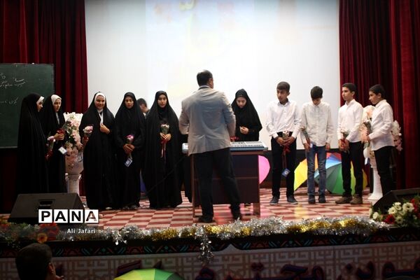 سپاس معلم در ناحیه یک ری