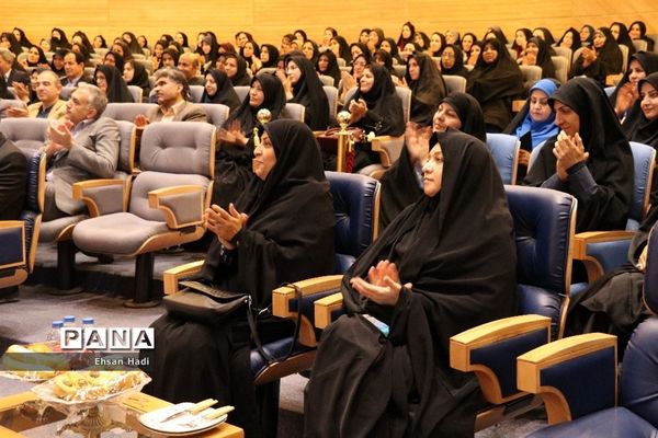 آیین تجلیل از معلمان منتخب شهرستان مشهد