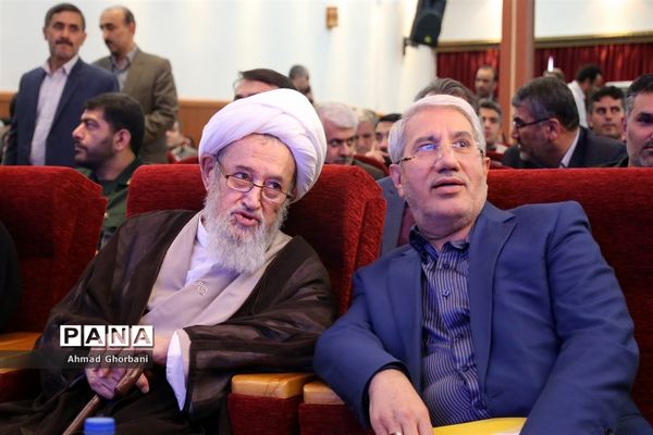 اهدای کمک‌های ستاد اجرایی فرمان امام به مناطق سیل‌زده مازندران