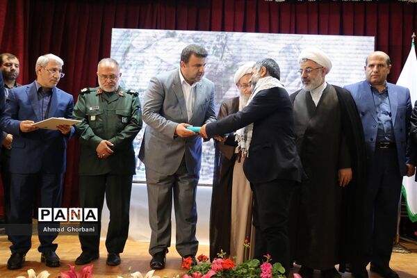 اهدای کمک‌های ستاد اجرایی فرمان امام به مناطق سیل‌زده مازندران