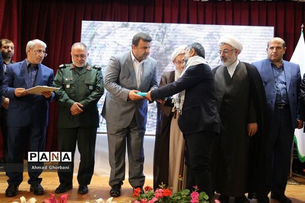 اهدای کمک‌های ستاد اجرایی فرمان امام به مناطق سیل‌زده مازندران