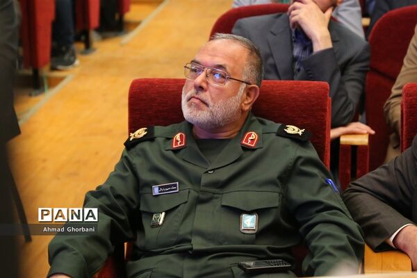 اهدای کمک‌های ستاد اجرایی فرمان امام به مناطق سیل‌زده مازندران