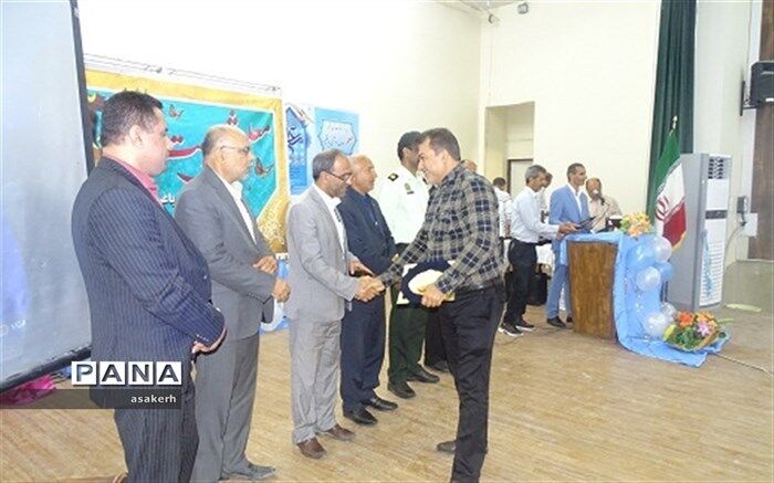 برگزاری آئین تجلیل از بازنشستگان و معلمان نمونه به مناسبت گرامیداشت هفته معلم در شادگان