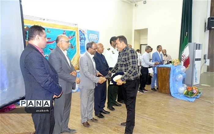 برگزاری آئین تجلیل از بازنشستگان و معلمان نمونه به مناسبت گرامیداشت هفته معلم در شادگان